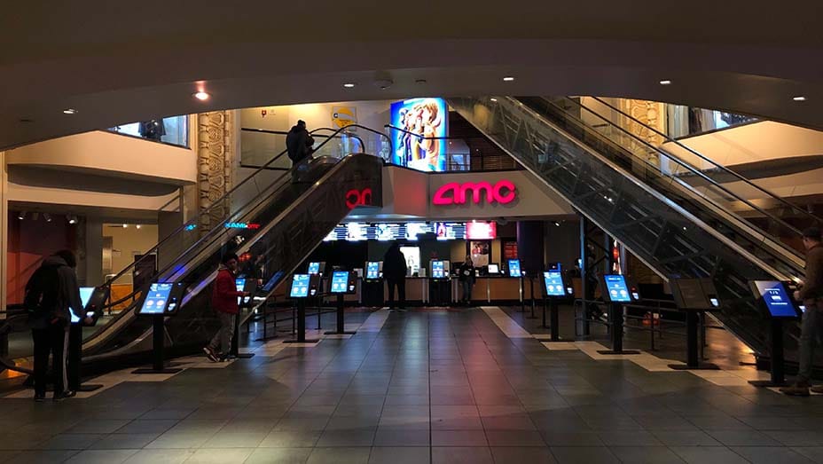 amc theaters staying closed