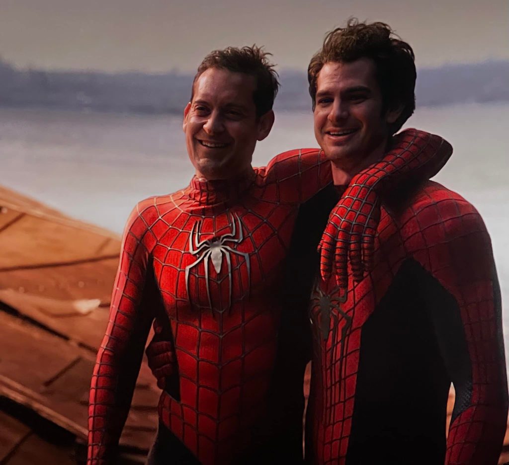 tobey maguire and andrew garfield hug